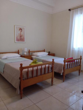 Room with garden 3' from metro - 2 beds